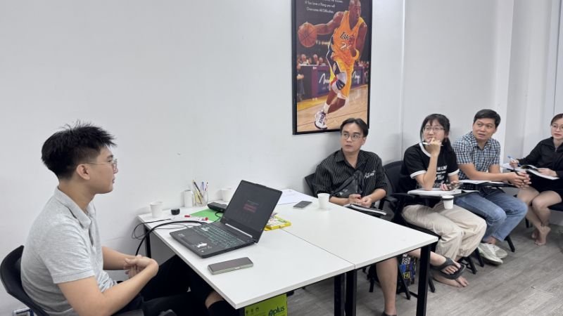 Thuyết trình bằng tiếng Anh giúp cải thiện IELTS Speaking