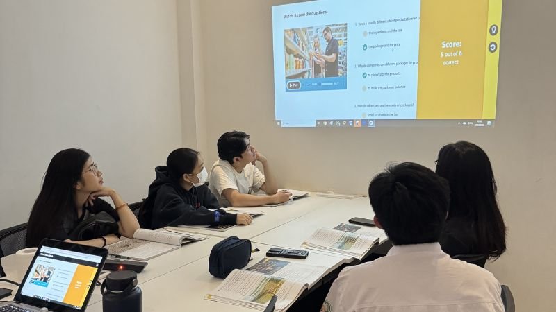 chọn giáo viên Việt Nam và giáo viên bản ngữ dựa vào nhu cầu cá nhân